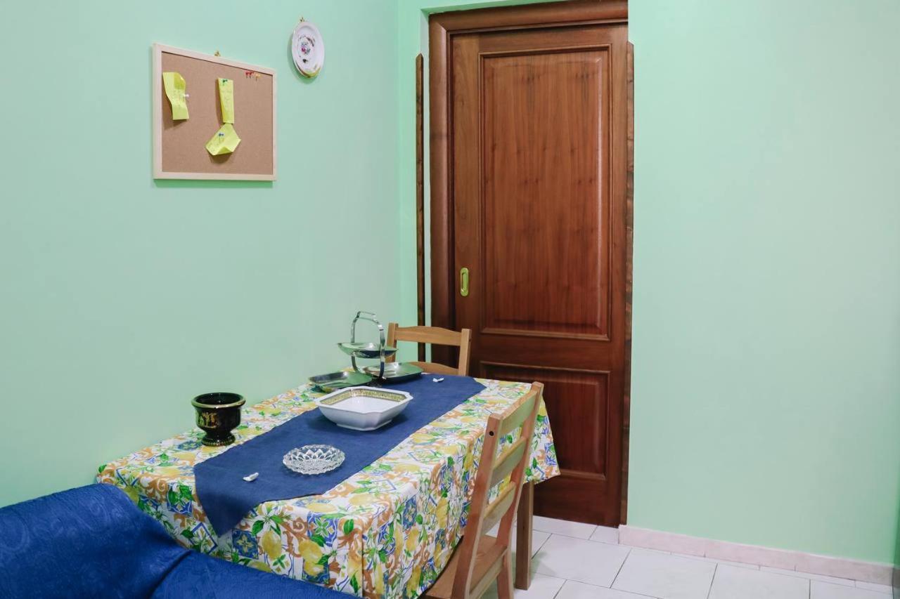 Holiday-Caroline Apartment Pompei Bagian luar foto